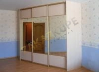 Гардеробная с дверями купе фотография 3