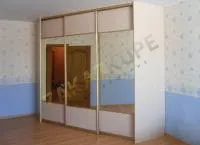 Гардеробная с дверями купе фотография 3